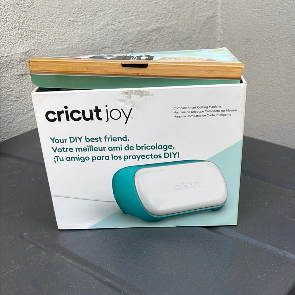 Cricut Joy Compact Smart Cutting Machine